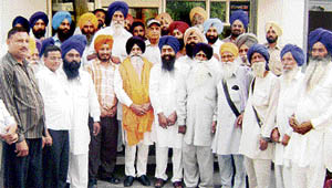Rajinder Singh Kanjhla along with leaders and activists of the SAD at Ahmedgarh on Sunday.