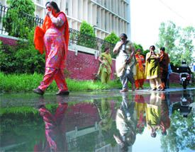 Sewerage water has been overflowing in the service lane in front of the UGC building, filling the area with stentch and mosquitoes.