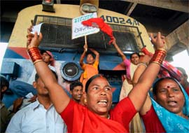 Left party activists block railway track at Rajendra Nagar Junction during the one-day Rail chakka jam in Patna