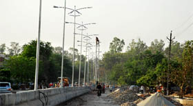 The Bathinda-Goniana highway is all set to get a facelift between the Rose Garden and ITI Chowk stretch. Work has gained momentum to finish the project on time.