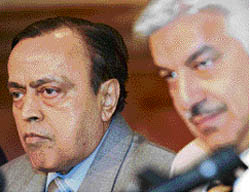 Pakistani oil minister Khawja Asif (R) and his Indian counterpart Murli Deora at a press conference in Islamabad on Friday after a meeting. Deora is on a three-day visit to Islamabad to discuss the IPI pipeline project. 