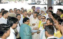 Leaders of the Haryana Janhit Congress (BL), Kurukshetra district, submit a memorandum to additional deputy commissioner Sumedha Kataria in front of the mini-secretariat in Kurukshetra