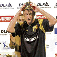 In a delightful case of sibling rivalry, the two Hussey brothers, David (left) and Mike played match-winning knocks for Kolkata Knight Riders against Deccan Chargers and Chennai Superkings against Kings XI Punjab, respectively.