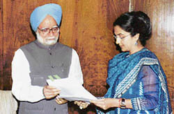 Haryana minister of state for forests and tourism Kiran Choudhry with Prime Minister Manmohan Singh in New Delhi
