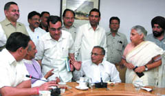 A delegation led by DPCC president J.P. Aggarwal, including Delhi Chief Minister Sheila Dikshit, MPs and DPCC office-bearers, meets urban development minister Jaipal Reddy for stopping the sealing drive in the Capital on Tuesday. 
