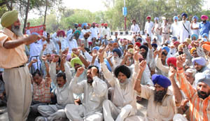 Members of M.E.S. Workers Union protest the privatisation policy of the government at a rally organised in front of the gates of Commander Works Engineers office in Bathinda on Wednesday. 