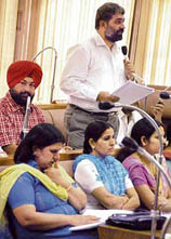 Chander Mukhi Sharma makes a point during the 128th general house meeting of the Chandigarh municipal corporation on Wednesday.