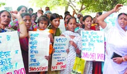 Members of the Janwadi Mahila Samiti, Democratic Youth Federation of India and Students Federation of India shout slogans, demanding immediate steps for the safety of women by the Delhi Police at ITO in the Capital