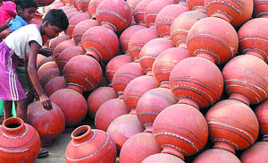 With heat wave sweeping the region, the demand for earthen pots has shot up in Jalandhar.