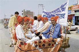 In Narnaund village, poets participating in the recently organised kavi sammelan by the Haryana Sahitya Akademi, arrived in bullock carts at the venue after passing through the village
