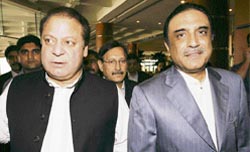 Pakistan People's Party co-chairperson Asif Ali Zardari (right) with Pakistan's former Prime Minister Nawaz Sharif during a news conference in Dubai