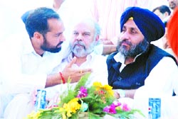 BKP president Pawan Tinnu makes a point to SAD chief Sukhbir Badal in Jalandhar