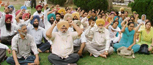 Members of the Sarkari School Sikhya Bachaoo Manch agitate in front the Mini Secretariat in Ludhiana on Thursday.
