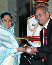 Delhi Metro director E.Sreedharan receives the Padma Vibhushan from President Pratibha Patil at the Rashtrapati Bhawan in the Capital on Saturday.