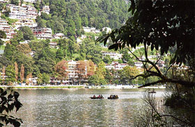 The hill resort of Nainital and the surrounding area have a number of lakes.