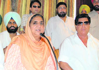 Rajinder Kaur Bhattal, president, PPCC, addresses mediapersons in Amritsar on Sunday.