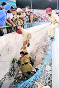 Punjab Police cops beat up the youth who fell down in a moat while