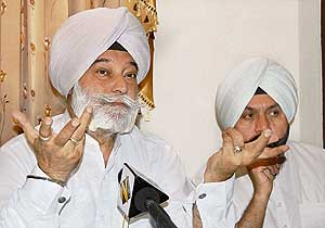 Bir Devinder Singh, member, AICC, and chief spokesman PPCC, addresses the media in Amritsar on Monday.