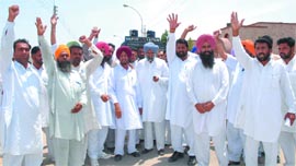 Congress workers stage protest against alleged irregularities in rural polls at Malout