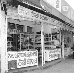 Despite being a dry day in the state, a liquor vend is open in Rajpura. The closure of all wine shops was announced by the EC for May 12 and 14 on account of zila parishad polls.