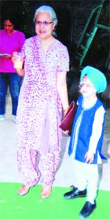 Keerti Deep Marwaha dressed up as Prime Minister Manmohan Singh with her school principal.
