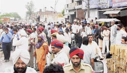 Residents protest against the opening of a liquor vend at Karabara Chowk in Ludhiana on Monday. A Tribune photograph