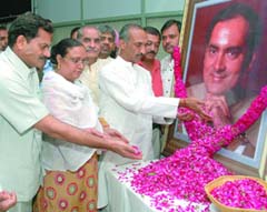 Delhi Pradesh Congress Committee president J.P. Aggarwal along with party leaders pays tribute to former Prime Minister Rajiv Gandhi on his 17th death anniversary at the DPCC office in New Delhi on Wednesday. 
