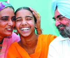 Harmanpreet Kaur with her mother and principal. 