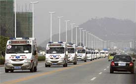 ON A WAR FOOTING: Ambulances from the city of Jinan in the Shandong province drive their way from Mianyang to Chengdu in Chinas Sichuan province on Thursday. Some survivors with serious injuries from the massive earthquake in the province have moved to southern provinces for further medical treatment.