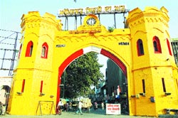 MC men will soon paint the historical gate red, which was the original colour of the structure