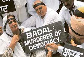 PPCC president Rajinder Kaur Bhattal and others at a dharna staged before Chief Minister Parkash Singh Badals residence in Chandigarh