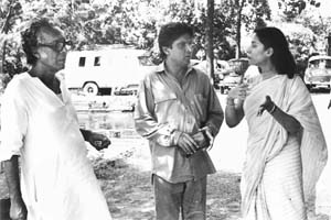 Mrinal Sen with Javed Akhtar and Shabana Azmi on the sets of one of his films