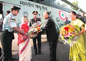 Governor V.S. Kokje and Lady Governor Leena Kokje welcome President Pratibha Patil on her arrival at Shimla