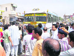 Traders block traffic at Ratia on Saturday. 