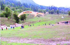 Paragliding in full swing at Solang Nulla, near Manali, even as the technical committee is yet to be constituted for the purpose by the Tourism Department.
