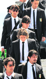 Players of the Italian national football team arrive at Viennas International airport on Monday, ahead of the Euro 2008 championship.