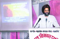 Dr G.S. Wander, chief cardiologist and coordinator, HDHI, delivers a lecture in Ludhiana on Monday.