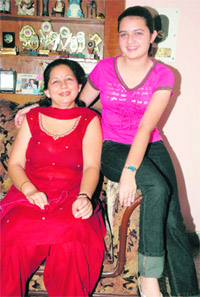 Meena Chib with daughter Richa.