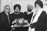 Captain Kanwaljit Singh Cooperation minister Punjab honours Dr Mohinder Singla president Blood Donors Society, Bassi Pathana
