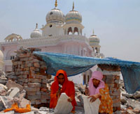 Women labourers try to beat the heat and carry on with their work at the Takht Shri Damdama Sahib, Talwandi Sabo, in Bathinda district.