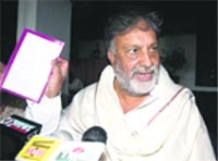 Panthers Party chief Bhim Singh addressing mediapersons in Jammu