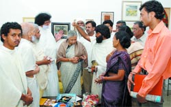 A delegation of the Jain Arogya Naturocare Welfare Society meets the Chief Minster of Delhi Sheila Dikshit seeking the grant of minority status to the Jain community, at her residence in New Delhi