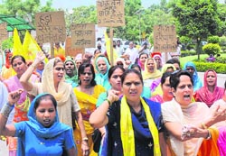 Women supporters of the Haryana Janhit Congress hold a demonstration at the mini secretariat in Karnal