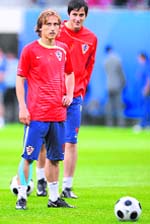 Croatian midfielder Luka Modric (L) and Croatian forward Nikola Kalinic attend a training session on the eve of their match against Germany on Wednesday in Klagenfurt. Croatia are in group B with Austria, Germany and Poland for the Euro 2008 football tournament hosted by Switzerland and Austria. 