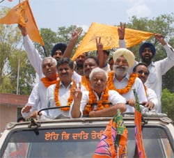 Friends and foes ride the same vehicle after filing nomination papers of Rajan Garg, SAD (B) candidate from ward no. 12 of the Bathinda Municipal Corporation on Thursday.