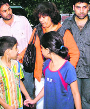 Zubeda, Rosys sister, comes out of the police station-16 along with Pardeep Sharma (right) and his children after recording her statement in Chandigarh on Thursday.