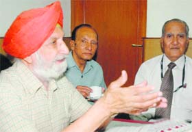 President of the War Decorated India Brig Sant Singh (left) along with other gallantry award winners at the association’s meeting in Chandigarh