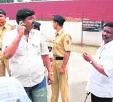 A team from the Mumbai police waits outside the Ambala Central Jail on Saturday to take three accused persons in the kidney scam to Mumbai.