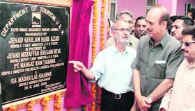 Chief Minister Ghulam Nabi Azad inaugurating the yatri niwas in Jammu