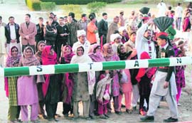 BEYOND BORDERS: Pakistani people at the Sadqul checkpost on the Indo-Pak border in Fazilka on Wednesday.
